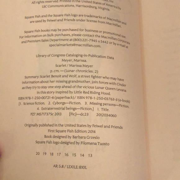 Scarlet by Marissa Meyer Book two of the Lunar Chronicles Slightly damaged - Picture 6 of 6